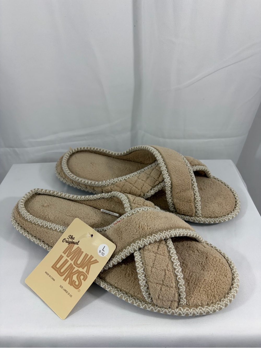 NWT Muk Luks Women’s Size 9/10 Beige Slide Slippers